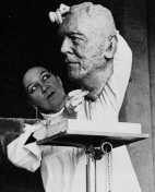 Carina Ari with the bust of Opera director Harald André